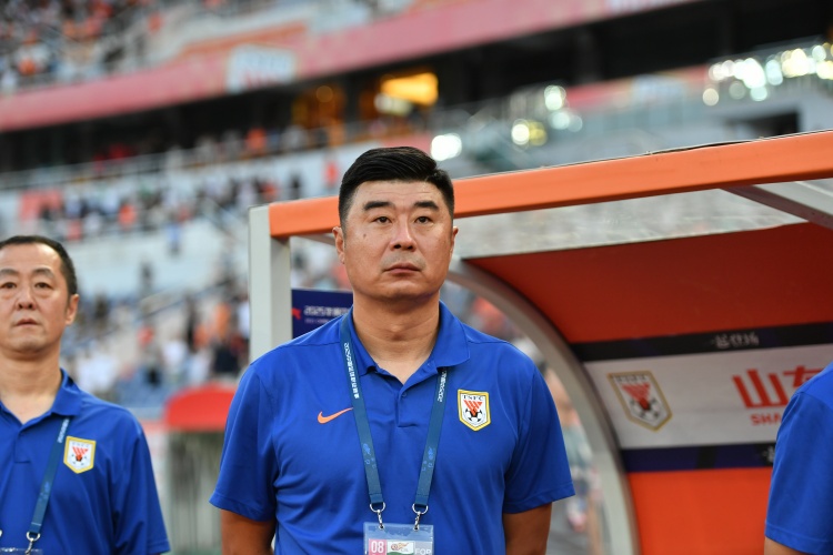 【完整版】已是球队领袖！里夫斯赛后调侃东契奇 称赞海斯&布朗尼